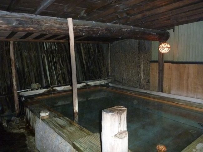 こちらは、人口の炭酸泉。<br />入ると、体中に細かい泡が、ついてくる。