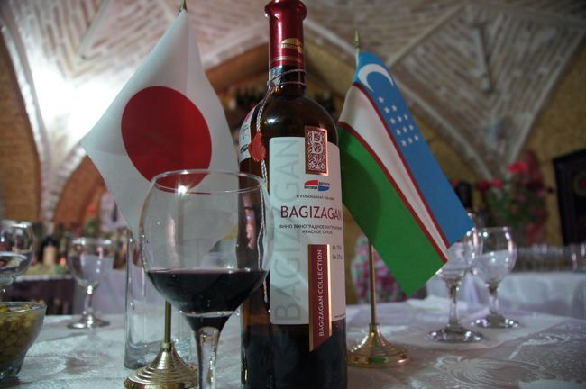 三品目からは、赤ワインになりました。<br /><br />こちらは、若干渋みがあって、赤ワインらしい味わい。それでも、軽めですがね。