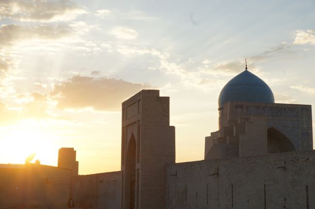 適当に夕暮れの町を散歩してから、夕ごはんにしようかな。<br /><br />