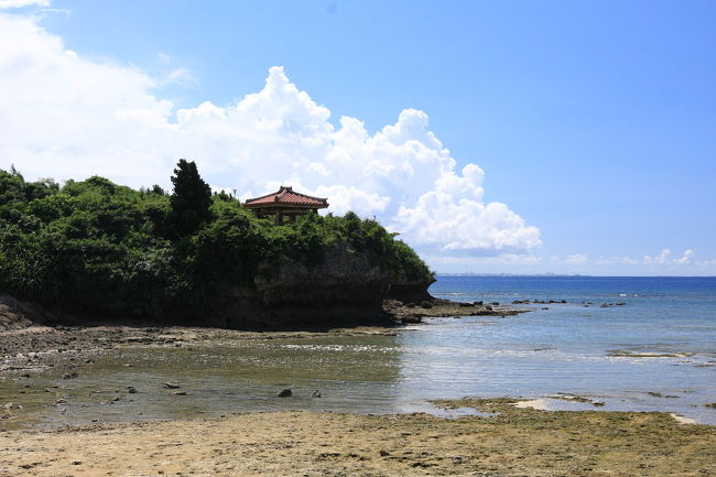 5分ほどで、会場に到着！！おっぉー、いいじゃん、いいじゃん、遠くには東屋みたいな建物もみえます。あとで行ってみようぉ〜<br /><br />●地図はこちら<br />http://maps.google.co.jp/maps/ms?ie=UTF8&amp;hl=ja&amp;msa=0&amp;msid=118327137333806382304.00048e72e0f521d8d07b3&amp;brcurrent=3,0x34f57062eeab5be7:0x35bb617286fdd1ef,0&amp;ll=26.366591,127.741792&amp;spn=0.016072,0.016673&amp;z=16