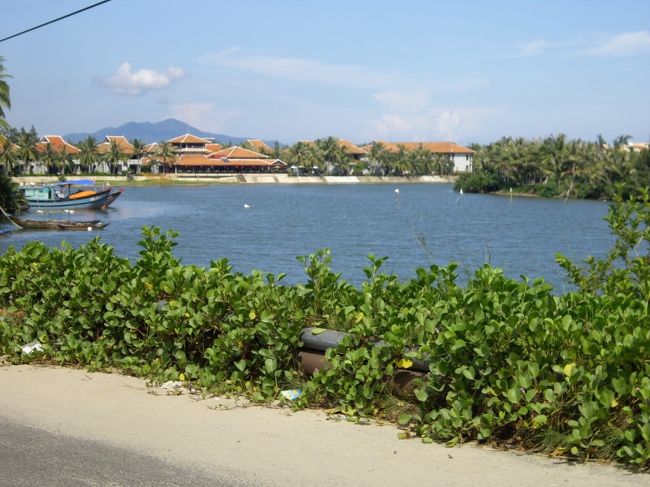 チャンフンダオ通り。<br /><br />ホーチミンと違って、のどかです。