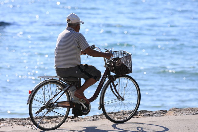 日曜日で、複数のBBQ客がいるのかなと思っていたのですが、BBQをしているのは我々だけ、その他5家族くらいがビーチにいたでしょうか・・。地元の人も多く通りすぎていきます。