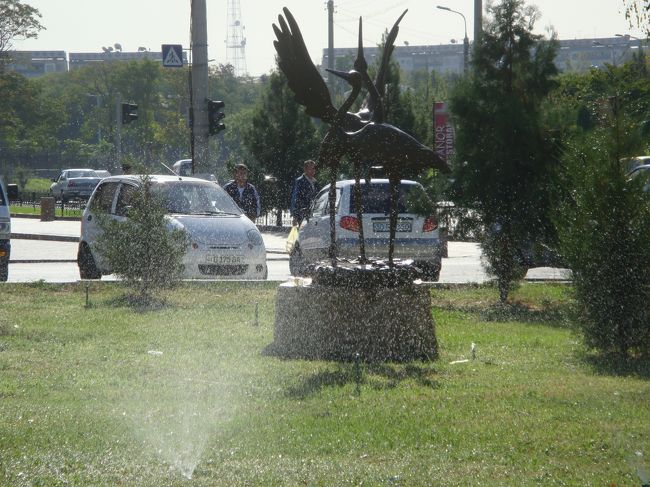 バザールの北東、ちょっとした広場に出まして…目印はこの辺かな？