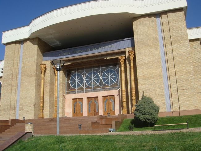 途中に立派な建物も有りますが、何でしょね？