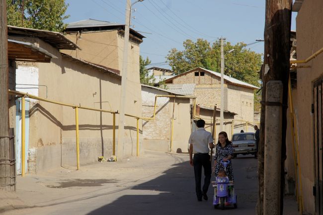 旧市街とは言っても、たぶんブハラの町とは比ぶべくも無く…