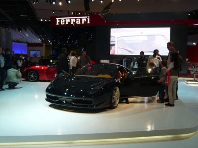 フェラーリはモナコ行った時、ディーラー前に<br />普通に道路端にズラズラズラーっと並んでいて驚いた。<br />傷付けられたら・・とか考えないんだなー。<br />さすがモナコだと思った。