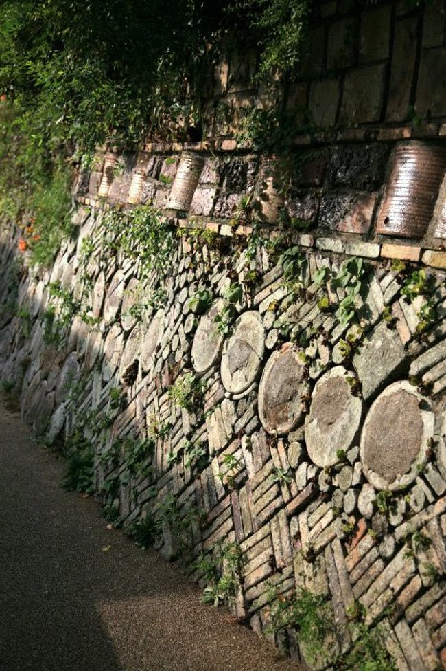 小さな旅○愛知・瀬戸市 昔の面影を残す窯垣の小径（かまが