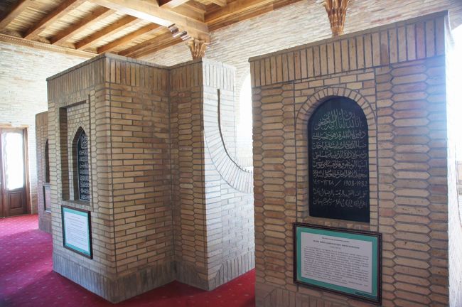 カファリ・シャーシ廟と言うらしいです。人気の無い廟の中に、一人でいるのはちょっと…