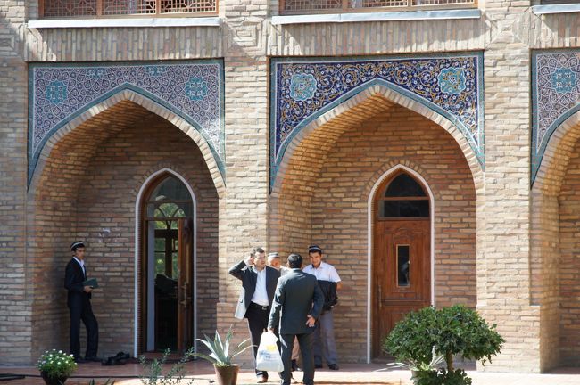 そんなら、あんまりお邪魔しないようにいたしましょ。