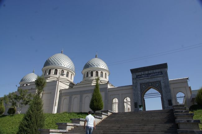 メドレセの奥には、モスクかな？