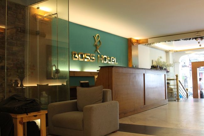 『BOSS　HOTEL』<br />旧市街の中にある小さなホテル。<br />きれいです。