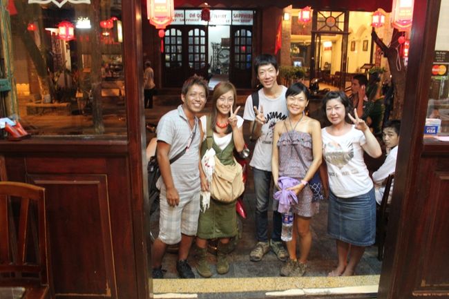 ハロン湾で一緒の船だった日本人の方々とディナーをしました。<br /><br />ハネムーンで1年以上も世界一周中の夫婦と<br />女一人旅中の、添乗員さん。<br /><br />情報交換したり（ほぼTAKEですが）、世界の話を沢山聞けて<br />楽しい時間を過ごしました。<br />貴重なアドバイスから、残りのハノイが満喫できそうです。<br /><br /><br /><br />