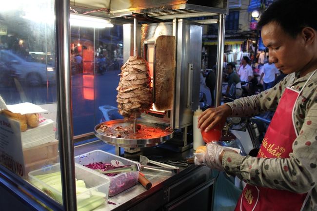 『バインミー』屋さん。<br /><br /><br />15,000ドン（65円）