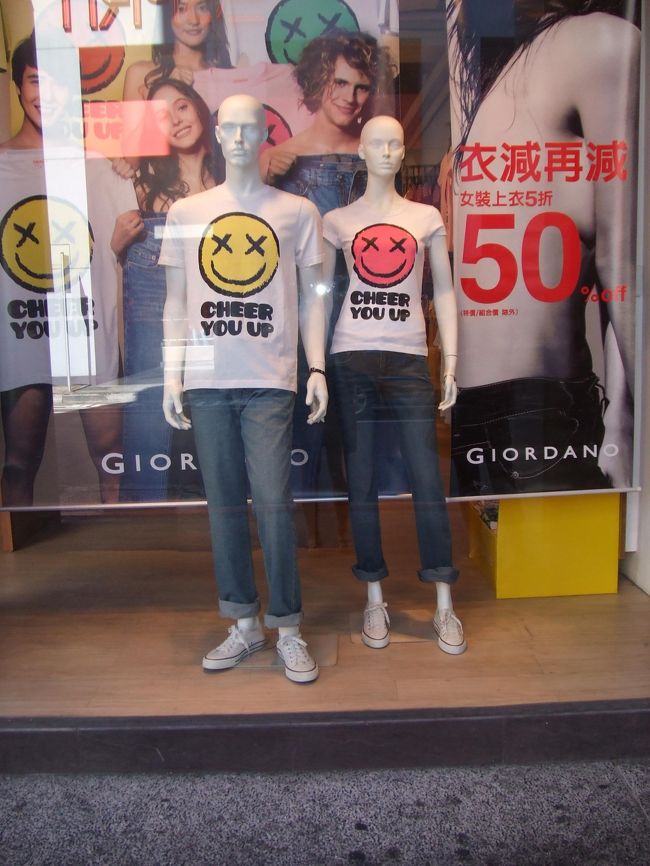 西門へ戻り、街をぷらぷら。<br /><br />歩き疲れてマッサージへ行きましたが、写真は撮りませんでした〜。