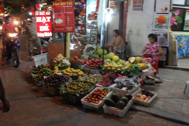 果物やさん。<br /><br />そういえばマンゴー食べ損ねたような・・・