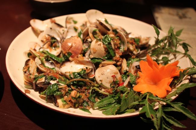 貝の炒め物。<br />なんの貝かわからんが、空の殻が多かった。