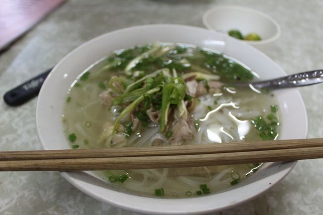 最後のご飯。<br />また、ピックアップ20分前に食べに行きました。<br /><br />おなかいっぱいだったけど、『フォーガー』で締めました。<br /><br />ベトナム料理が楽しみで決めたベトナム旅行でしたが、<br />暑過ぎて、意外と多種類食べれませんでした。<br /><br />