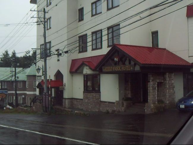 　ニセコのひらふスキー場辺りは、すっかり様変わりしています。<br /><br />　日本語表示より、英語の表記の方が幅を利かせ、街並みもまるで欧風、スイスみたいです。