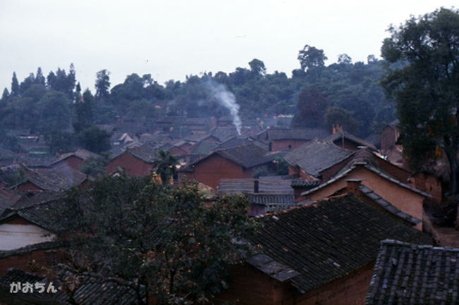 ＳさんとＭさんが部屋まで迎えに来た。<br /><br />今日は石林を案内してくれるという。<br /><br />