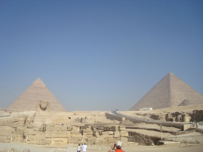 タクシーに乗って約15分。<br />入場口を抜けるとこんな光景が。