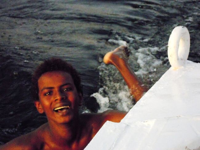 ここでも１ドルせがんできましたね。<br />観光客のからかいでしょうか。