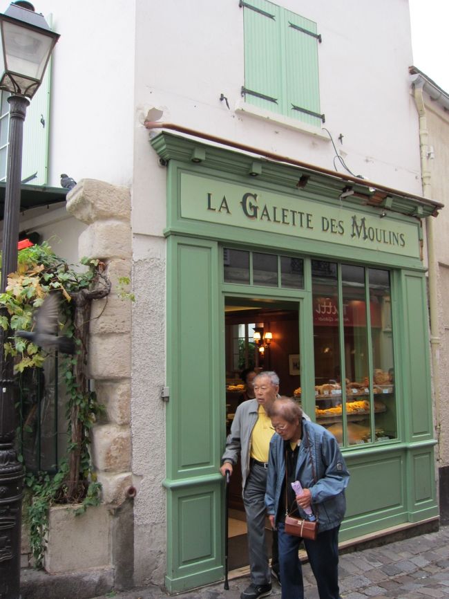 朝食がパン１個でお腹が空いてたから、何食べよう〜!!<br />と思っていたら、素敵なパン屋さんが。<br />ここで昼食ゲット。