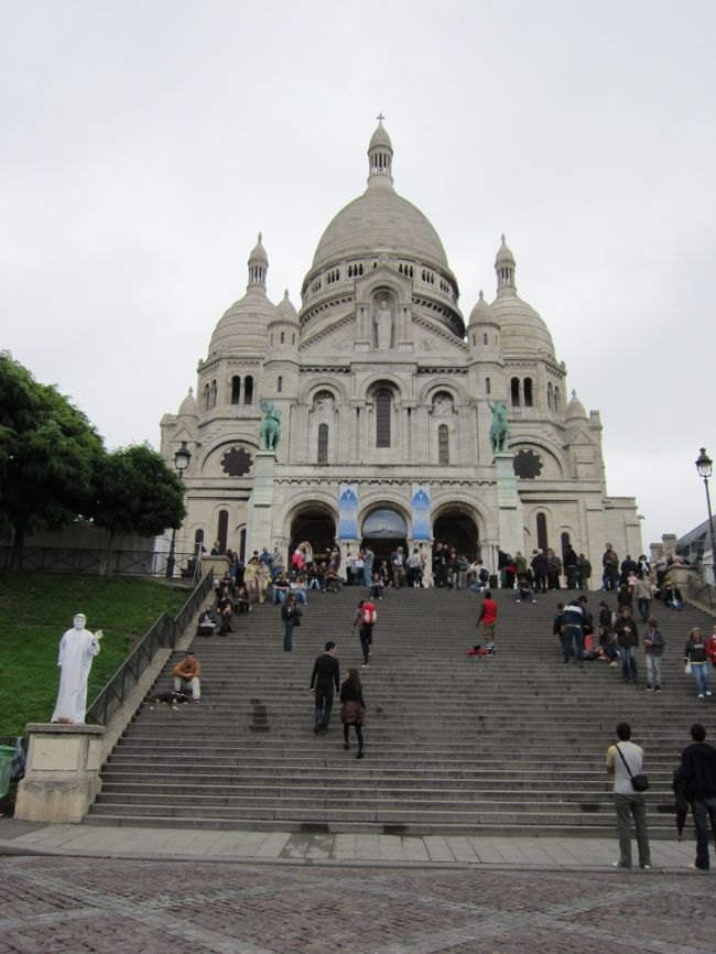 ためいきが出るほどキレイ〜<br />天気はあまりよくなかったけど、真っ白な寺院がとっても存在感があって、素敵でした。<br />この階段、白、そして目の前に広がる景色。<br />どれをとっても素晴らしい。