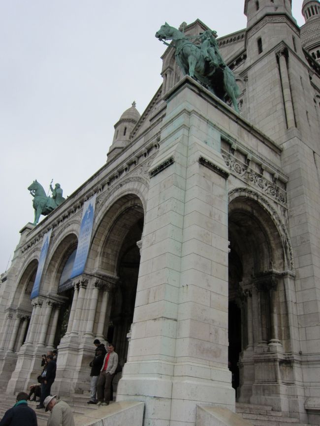 この緑色の騎馬像は、ルイ王とジャンヌ・ダルクを表しているそう。<br /><br />もっと、フランスの歴史を勉強していけば、同じものを見ても感じることは違っただろうに。