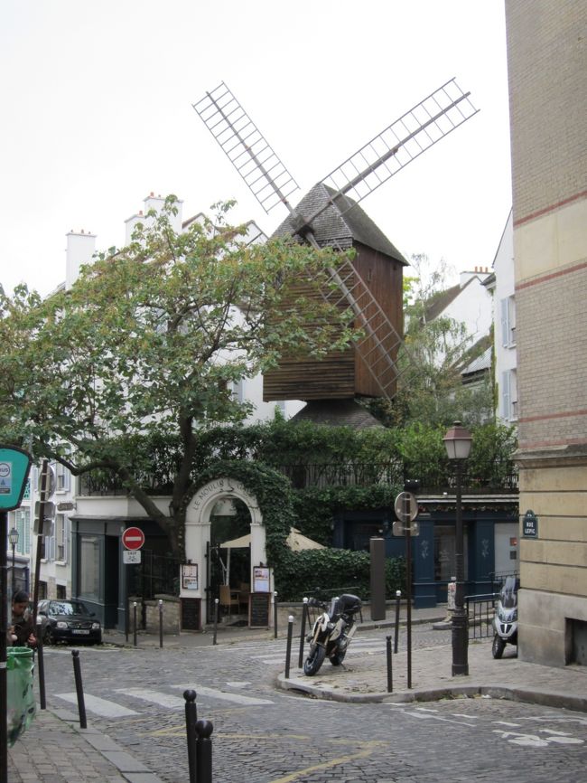 「ムーラン・ドゥ・ラ・ギャレット」というレストラン。<br />気づかず写真に収めたけど、有名なところだったらしい。<br />