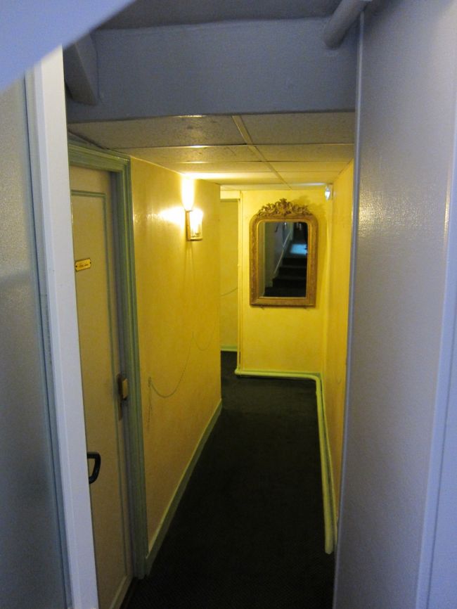 ホテル内部②<br />白と緑を基調にした内装で、かわいらしかった