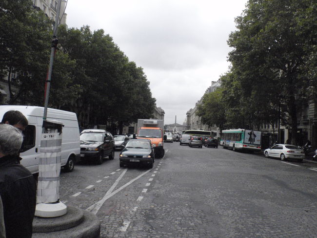 今度は逆でコンコルド広場方向を見てみました。