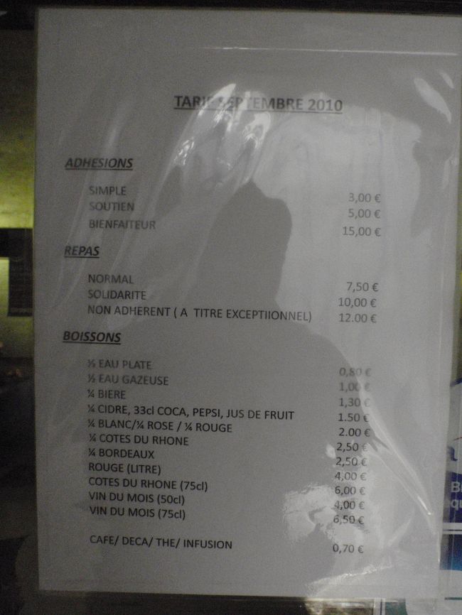 メニューです。<br /><br />会員さんなら７．５ユーロですが、ビジターは１２ユーロです。<br /><br />入口でチケットを買います。（英語は通じました）