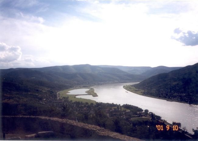 ドナウ川です。<br /><br />川が曲がっています！<br /><br />これがドナウベントです♪