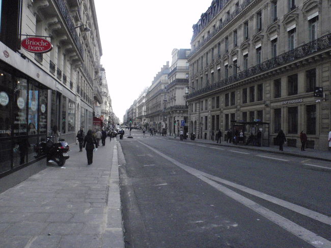 キャトルセフトンブルの方向へ歩いて行きます。