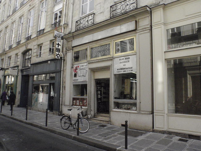 この通りにもパサージュがあります。日本とは別ですが散策。