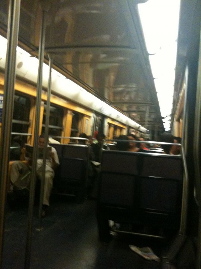 今日は地下鉄でLyon駅まで行って。。。。