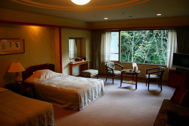 入ってすぐ、洋室です。<br />想像以上に広かったです。