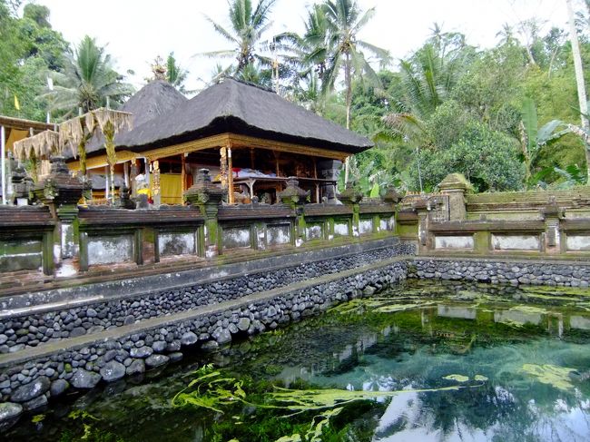 車チャーターで東部観光<br />http://4travel.jp/traveler/ankou/album/10510203<br /><br />ブキッジャンブル、ブサキ寺院、キンタマーニ、<br />ティルタ・エンプル、ゴア・ガジャを巡りました。<br />