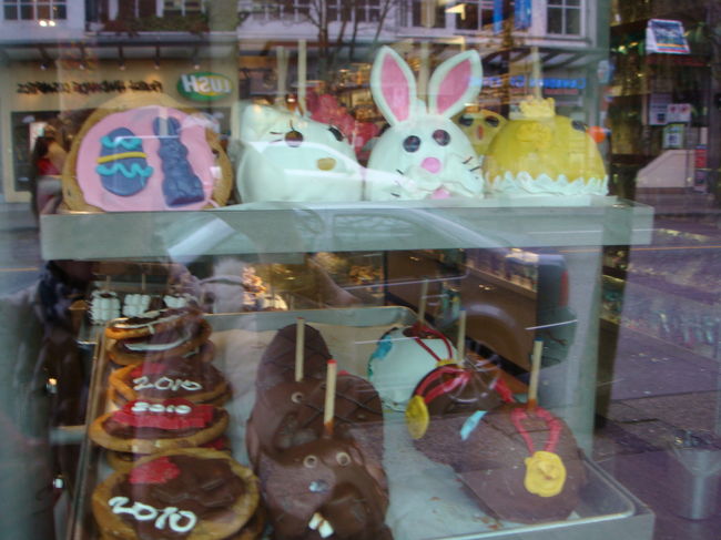 お菓子屋さんのショーケース、<br />微妙ですが、なかなかかわいいです。