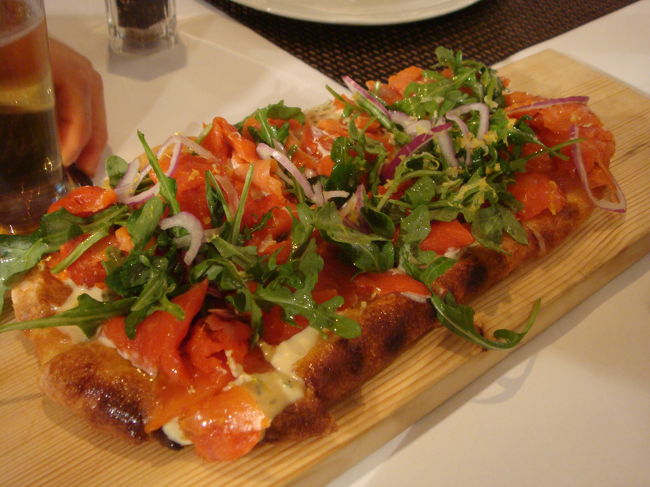 生地が分厚いサンド？ピザ？