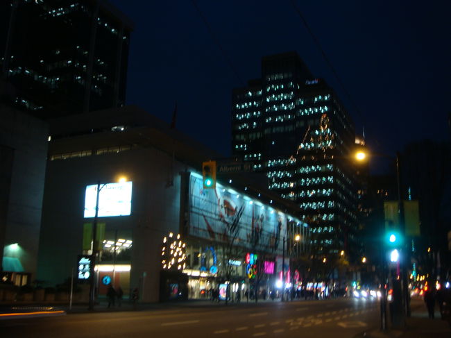 夜の景色も、日本のようにごちゃごちゃしていなくて<br />好きです。