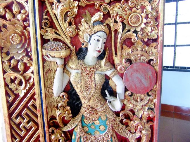 展示室の扉もアートな雰囲気