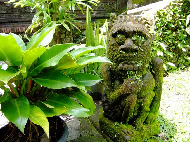 続いてアルマ美術館へ移動しました。