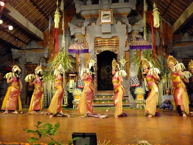 祝福の踊り「プスパ・メカール」