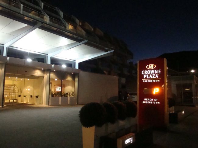 クイーンズタウン<br /><br />早朝移動と、夜に戻ってくるパターンだったので、真っ暗なイメージしかない。。<br /><br />もう１日ゆっくりと滞在して、昼間のクイーンズタウン市内が見たかったな。。