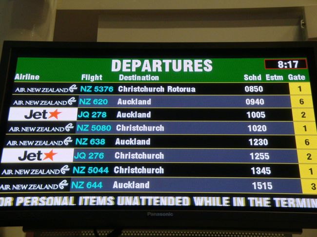 お迎えが見え、クイーンズタウンと、南島とお別れです。。<br /><br />市内から、１０分かからないくらいで、空港に到着！<br /><br />荷物を預けると、重量オーバーの札がぁーーーー<br />料金請求は無かったけど・・・・<br /><br />時間まで、空港内をウロウロする。。<br /><br />クイーンズタウンにしかない、チョコレートが売っていた