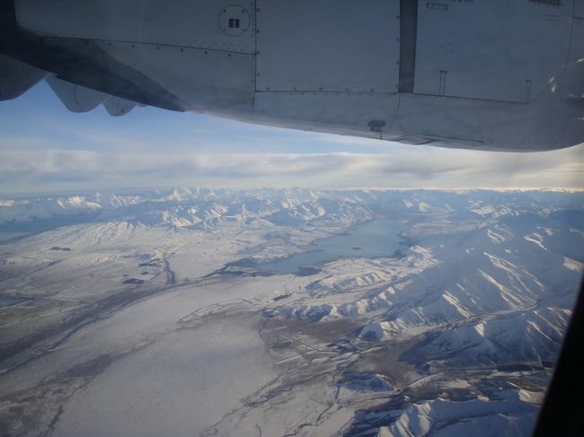 クライストチャーチで、１度飛行機から降ろされ、空港内で待機です。。。<br /><br />また、同じ飛行機の、同じ座席に乗り、やっとで、ロトルア空港へ飛びます。。。