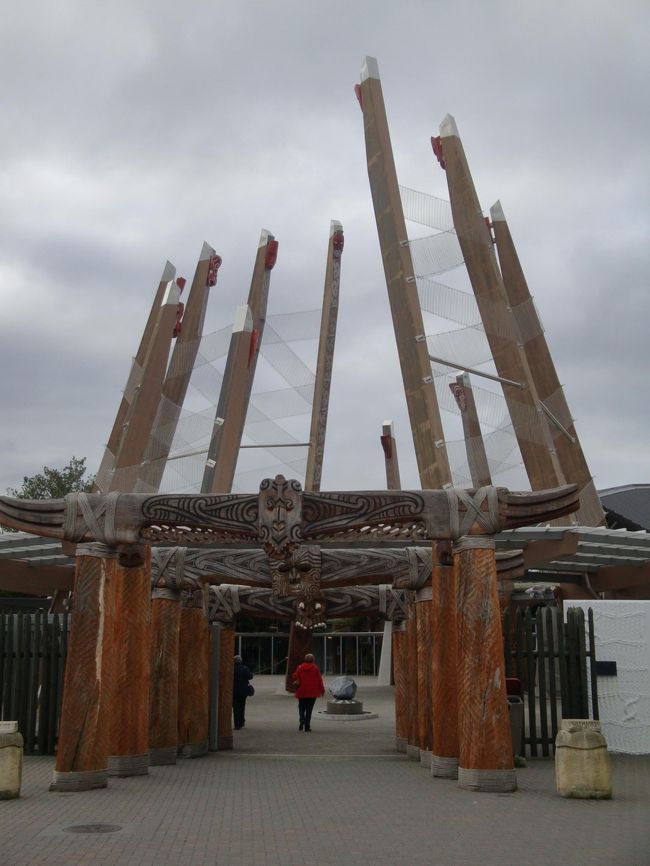 ガイドさんと合流し、ロトルア市内観光へ出発です！<br />と、言っても、また私達２人だけ。。<br /><br />最初に向かったのは、テ・プイア<br /><br />