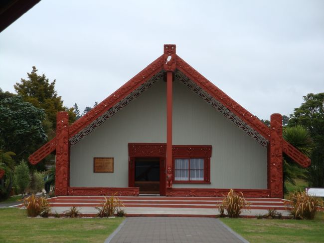 集会所<br /><br />彫刻に目が行きます