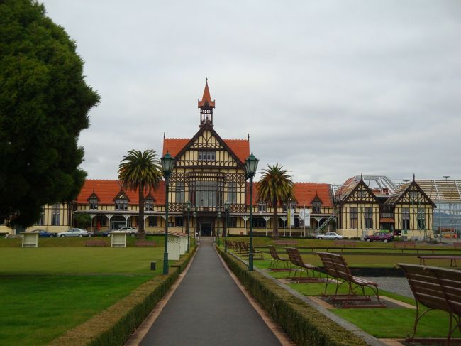 テ・プイアを後にし、移動です<br /><br />ガバメント・ガーデン<br /><br />園内にある、ロトルア博物館